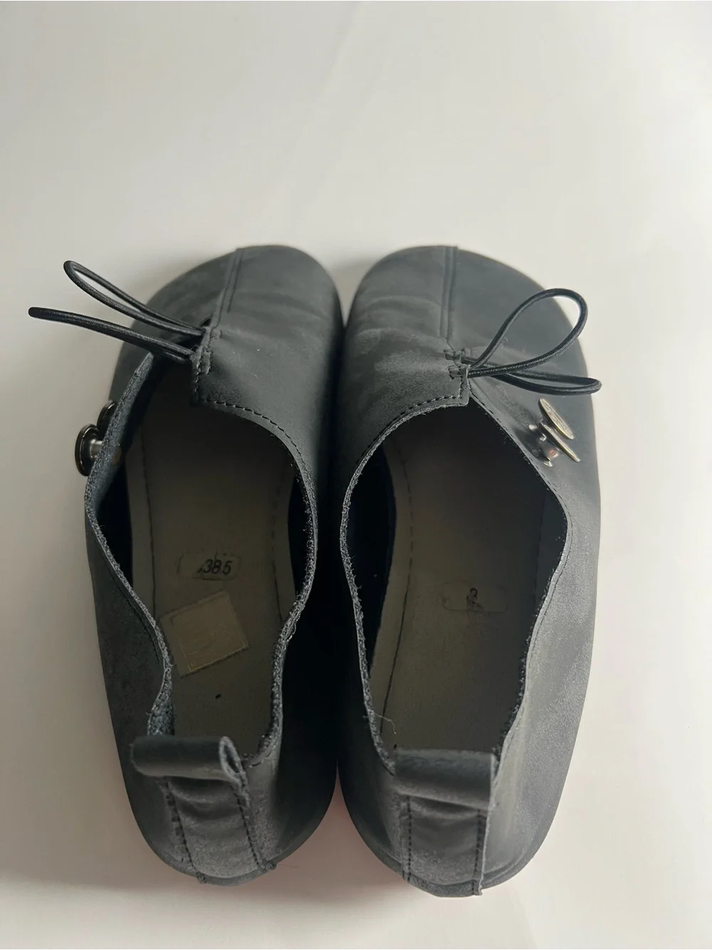 Women’s trendy faux leather button strap flats Size 39 (runs small like Size 8)